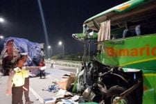 Pengakuan Sopir Truk dalam Insiden Kecelakaan Bus SMP di Tol Jombang-Mojokerto - JPNN.com Jatim