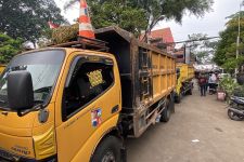 130 Sopir DLH Mogok Kerja, 400 Ton Sampah Kota Bogor Tak Diangkut ke TPAS Galuga - JPNN.com Jabar
