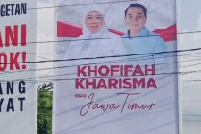 Baliho Khofifah-Kharisma Bertebaran di Sejumlah Wilayah, Bagaimana Nasib Emil? - JPNN.com Jatim
