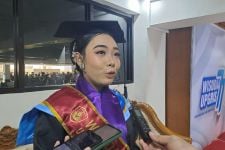 Lulus Tanpa Skripsi jadi Tren, Mahasiswi UPGRIS ini Cuma Kuliah 3,5 Tahun - JPNN.com Jateng