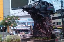 Polres Karawang Bangun Monumen Keselamatan di Pelintasan Kereta Jalan Tuparev - JPNN.com Jabar
