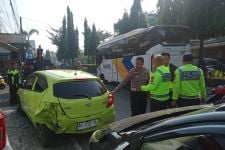 Tabrakan Beruntun Melibatkan 3 Mobil dan 1 Pemotor di Jalan Affandi Sleman - JPNN.com Jogja