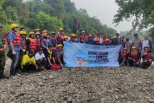 PT Syslab Gandeng Komunitas Pencinta Lingkungan Bebersih Sungai Ciliwung - JPNN.com Jabar