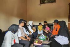 Keluarga Korban Tambang Pasir Longsor Dapat Santunan dari Pj Bupati Lumajang - JPNN.com Jatim