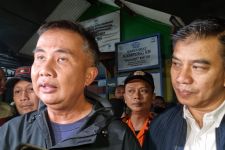 Tinjau Lokasi Pipa Pecah PDAM di Bandung, Bey Machmudin: Perbaikan Butuh Waktu 3 Hari - JPNN.com Jabar