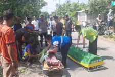 Tragis, Pemotor di Gresik Tewas Terpental 100 Meter Tersambar Kereta Api  - JPNN.com Jatim