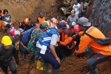 Pj Bupati Lumajang Minta Evakuasi Korban Longsor di Tambang Utamakan Keselamatan - JPNN.com Jatim