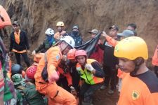 Tim SAR Temukan Jenazah Ketiga Korban Tambang Pasir Longsor di Lumajang - JPNN.com Jatim