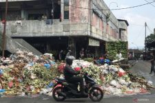 Gegara Hal Ini Gunungan Sampah di Pasar Merdeka Bogor Tak Terangkut - JPNN.com