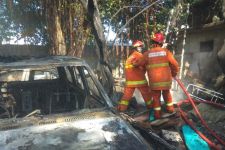 Si Jago Merah Lahap Garasi di Gresik, Tiga Mobil Ludes Terbakar - JPNN.com Jatim