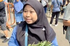 Momen Dwi Utami Mengikuti Grebeg Besar di Solo, Dapat Dua Ikat Kacang Panjang - JPNN.com Jateng