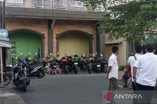 Diduga Dijadikan Tempat Judi Online, Tiga Lokasi di Purwokerto Digerebek Polisi, Ternyata - JPNN.com Jateng