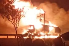 Truk Tangki Pertamina Terbakar di Tol Ngawi-Kertosono, Sempat Terdengar Ledakan - JPNN.com Jatim