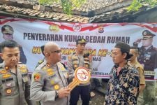 HUT ke-78 Bhayangkara, Polres Serang Bedah Rumah Guru Ngaji - JPNN.com Banten