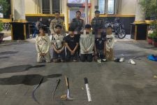 6 Anggota Gangster di Surabaya Ditangkap Saat Live Streaming, Bawa Celurit & Gergaji - JPNN.com Jatim