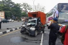 Kecelakaan di Ringroad Selatan Jogja, Mobil sampai Ringsek - JPNN.com Jogja