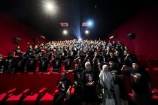 Nobar Film Lafran di Demak, Ratusan Alumni HMI Padati Bioskop - JPNN.com Jateng