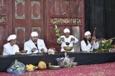 Haul Akbar dan Jamasan Keris Jadi Wujud Pelestarian Budaya Leluhur di Sumenep - JPNN.com Jatim