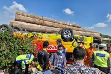 Kecelakaan Elf di Tol Kebomas Adalah Rombongan Kunjungan Hajatan di Surabaya - JPNN.com Jatim