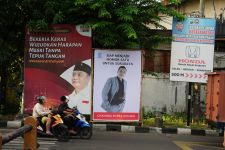Spanduk Chandra Putra Negara Terpasang di Surabaya, Sinyal Ikut Pilkada 2024?    - JPNN.com Jatim