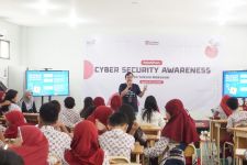 Mencegah Kejahatan Cyber, Pelajar SD-SMP Terima Pelatihan Cyber Security Awareness - JPNN.com Jabar