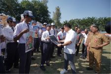 MPLS SMA/SMK di Jatim Catatkan MURI dengan Pembagian 25 Ribu Seragam Gratis - JPNN.com Jatim