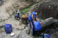 Sumber Mata Air Berkurang, 11 Dusun di 8 Desa Situbondo Kekeringan - JPNN.com Jatim