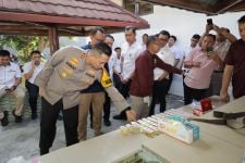 32 Anggota Polrestabes Surabaya Jalani Tes Urine Dadakan, Begini Hasilnya - JPNN.com Jatim