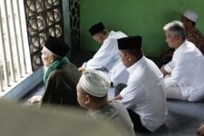 Cagub Banten Andra Soni Ziarah ke Makam Ulama Besar di Lebak  - JPNN.com Banten