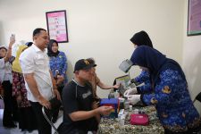 Surabaya Punya Layanan 1 RW 1 Nakes di 1.177 Titik, Begini Manfaatnya - JPNN.com Jatim