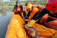 Warga Kertosono Nganjuk Digegerkan Jenazah Remaja Mengambang di Sungai - JPNN.com Jatim