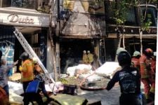 90 Persen Bangunan Ludes Akibat Kebakaran Toko Mebel di Kertajaya Surabaya - JPNN.com Jatim