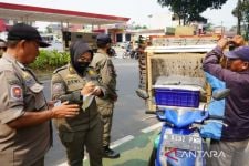 Satpol PP Kabupaten Bogor Gelar Operasi Yustisi PKL di Kawasan Stadion Pakansari - JPNN.com Jabar