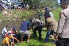 Lansia Ditemukan Tewas Mengapung di Sungai Gondanglegi Malang, Ini Identitasnya - JPNN.com Jatim