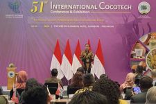 Dukung Ekonomi Hijau, Jokowi Ingin Hilirisasi Kelapa Jadi Bioenergi & Bioavtur  - JPNN.com Jatim