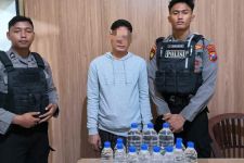 2 Pemilik Toko di Pasuruan Ditangkap Polisi Akibat Jual Miras Ilegal dan Berbahaya - JPNN.com Jatim