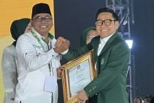 Dapat Suara Terbanyak DPR, Ahmad Fauzi Terima Penghargaan dari Cak Imin - JPNN.com Banten