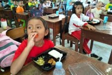 Harga Makan Bergizi Gratis Disesuaikan Daerah Masing-Masing, Anggaran Rp 15 Ribu per Paket - JPNN.com Jateng