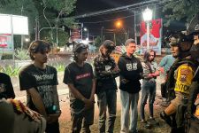 Asyik Pesta Miras, Enam Anak Punk di Solo Diamankan Polisi - JPNN.com Jateng