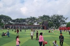 Pemkot Lakukan Revitalisasi Rumput Alun-alun Bandung - JPNN.com Jabar