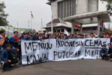 Ribuan Mahasiswa Menuju Kantor Gubernur Jateng, Lagu Buruh Tani Menggema - JPNN.com Jateng