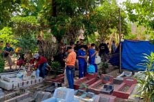 Polisi Bongkar Makam Robiansyah, Korban Tewas Tak Wajar Seusai Mabuk di Bandung - JPNN.com Jabar