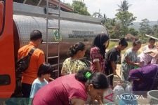 BPBD Kabupaten Bogor Salurkan 225 Ribu Liter Air Bersih untuk Warga Terdampak Kekeringan - JPNN.com Jabar