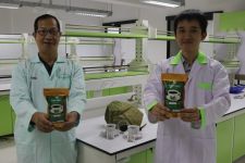 Tim Dosen Ubaya & UKWMS Ciptakan Kopi Celup Herbal dari Daun Jati - JPNN.com Jatim