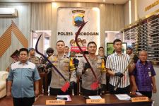 Kasus Pembacokan di Grobogan, 5 Remaja Ditangkap Polisi, Lihat Tuh Sajamnya, Ngeri - JPNN.com Jateng