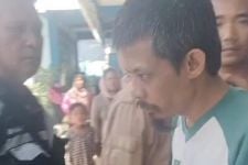 Pria yang Dijemput Polisi Ternyata Pembina Pramuka, Cabuli Sejumlah Siswi SD - JPNN.com Jatim