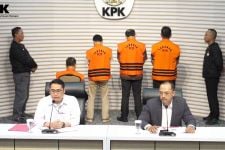 KPK Resmi Tahan eks Sekda Kota Bandung Ema Sumarna dan 3 Anggota DPRD - JPNN.com Jabar