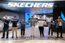 Buka Outlet Flagship di TP 5, Skechers Kenalkan Teknologi Hands Free Slip Ins - JPNN.com Jatim