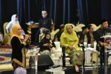 Khofifah Sampaikan Capaian Kinerja Selama Menjabat di Debat Pilgub Jatim - JPNN.com Jatim