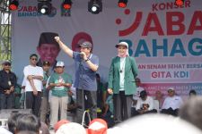 Ribuan Warga Indramayu Tumpah Ruah di Konser Jabar Bahagia Cagub dan Cawagub Acep - Gita KDI - JPNN.com Jabar